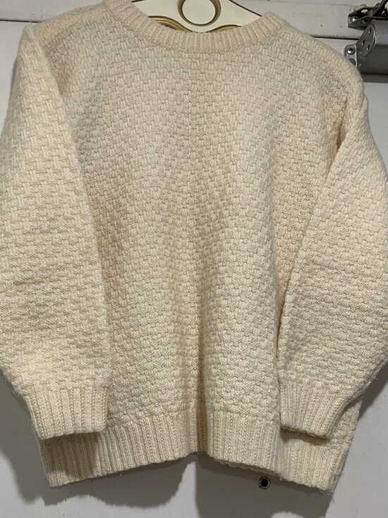 VINTAGE KNITTED PATTERNS WOOL SWEATERS SIZE S/M - Picture 1 of 11